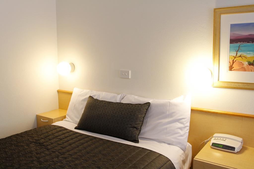 Mid City Motor Inn Queanbeyan Oda fotoğraf