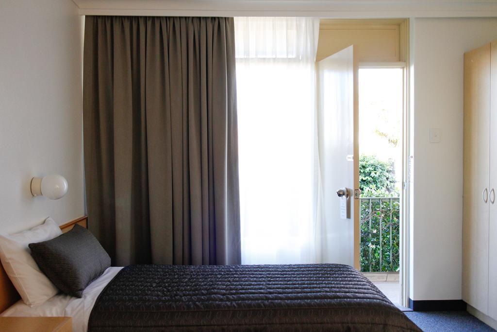Mid City Motor Inn Queanbeyan Oda fotoğraf