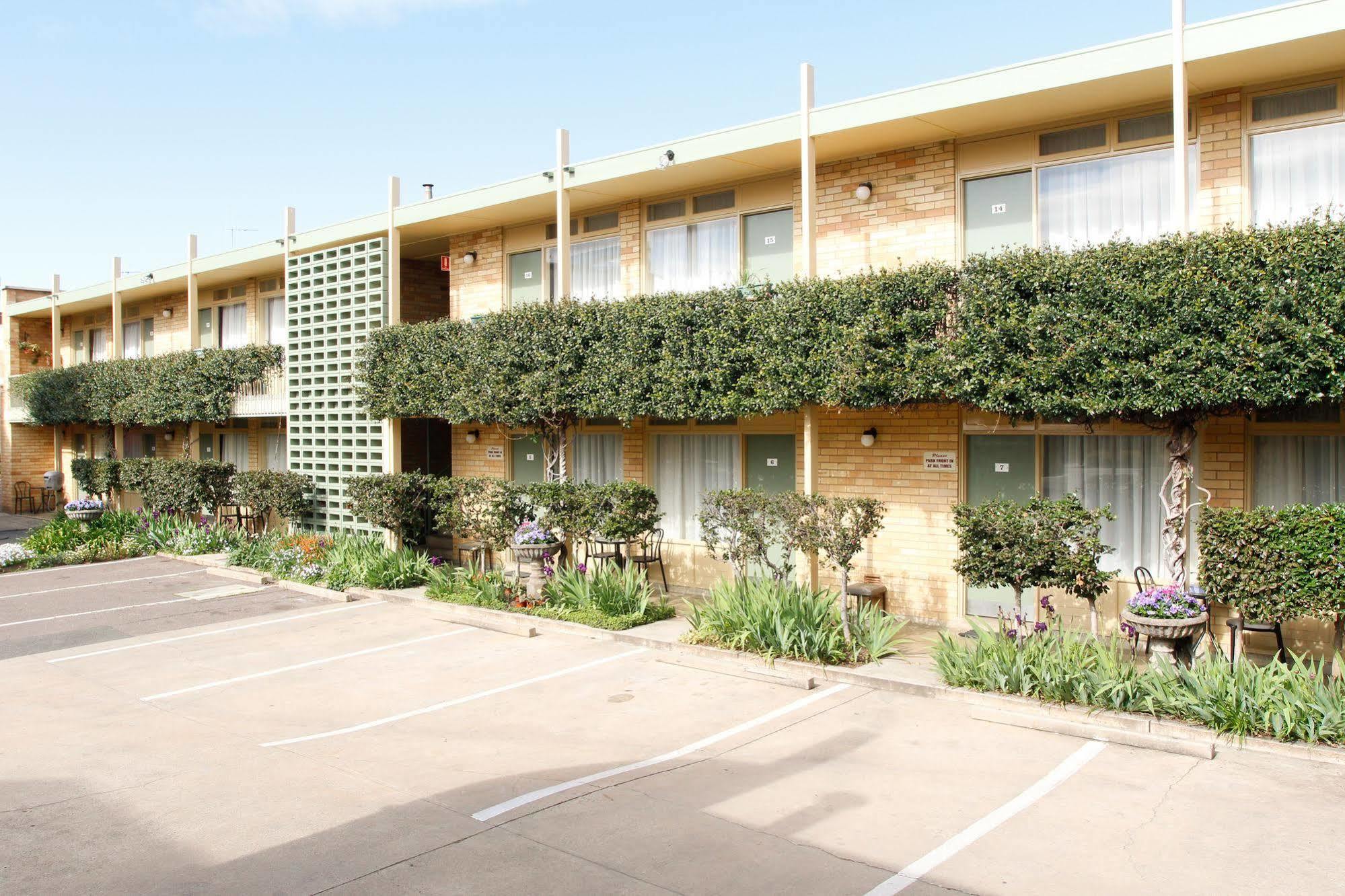 Mid City Motor Inn Queanbeyan Dış mekan fotoğraf